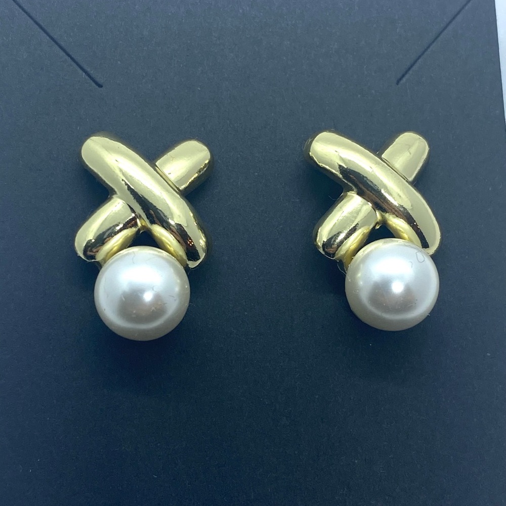 Gold and faux pearl earrings NWOT